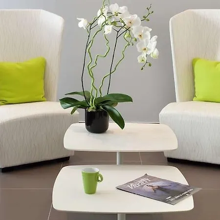 Ibis Styles Antibes Les Pins Жюан-ле-Пен