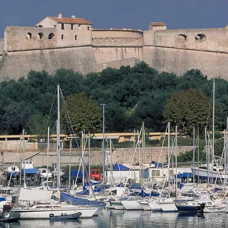 Ibis Styles Antibes Les Pins 3* Жюан-ле-Пен