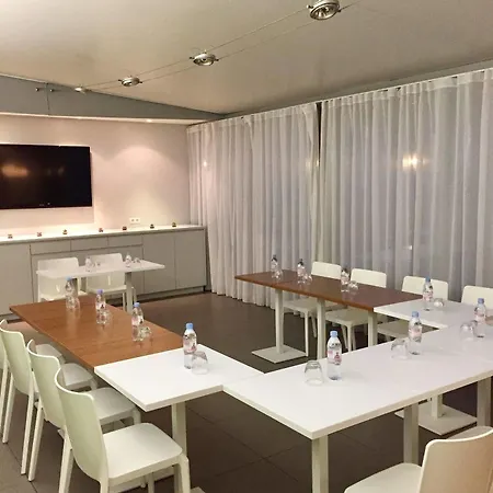 Готель Ibis Styles Antibes Les Pins Жюан-ле-Пен
