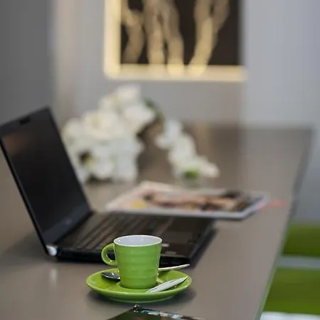 Готель Ibis Styles Antibes Les Pins