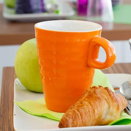 Готель Ibis Styles Antibes Les Pins 3*