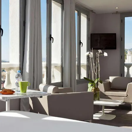 Готель Ibis Styles Antibes Les Pins