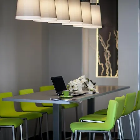 Ibis Styles Antibes Les Pins Жуан-ле-Пен